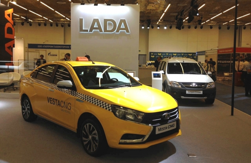 LADA Vesta CNG на форуме «ТАКСИ» при содействии Департамента транспорта передана на тест-драйв в таксомоторную компанию.